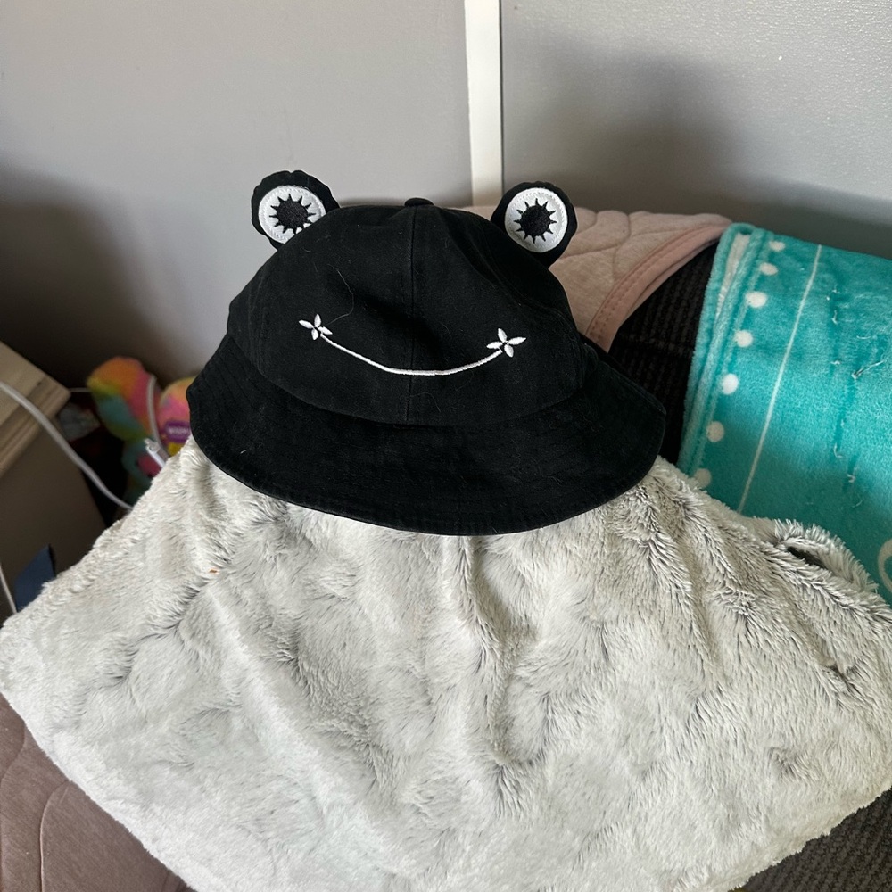 Black Bucket Hat with Cute frog 🐸 Ears
